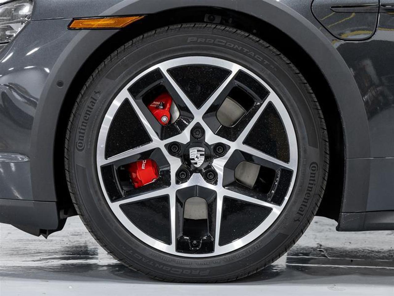 2025 Porsche Taycan  Photo4