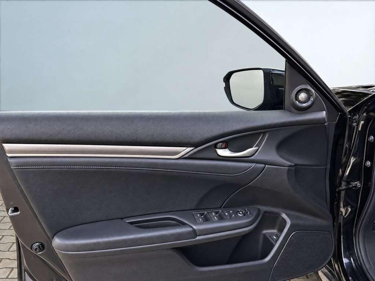 2019 Honda Civic TOURING   Leather   NAVI   Sunroof   Heated Seats   CarPlay   Honda Sensing   Backup Cam Photo