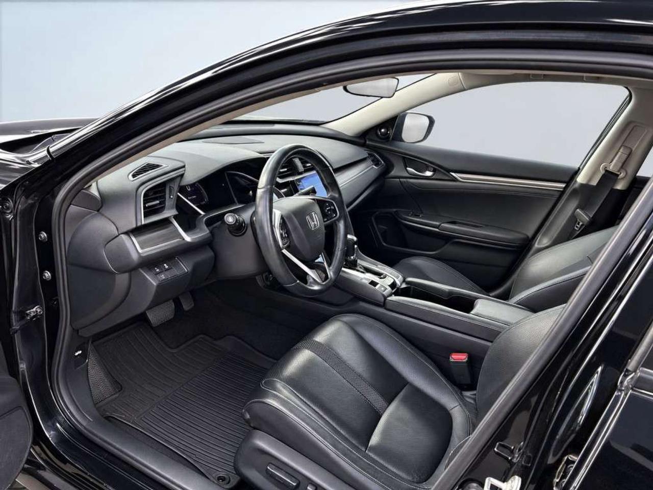 2019 Honda Civic TOURING   Leather   NAVI   Sunroof   Heated Seats   CarPlay   Honda Sensing   Backup Cam Photo