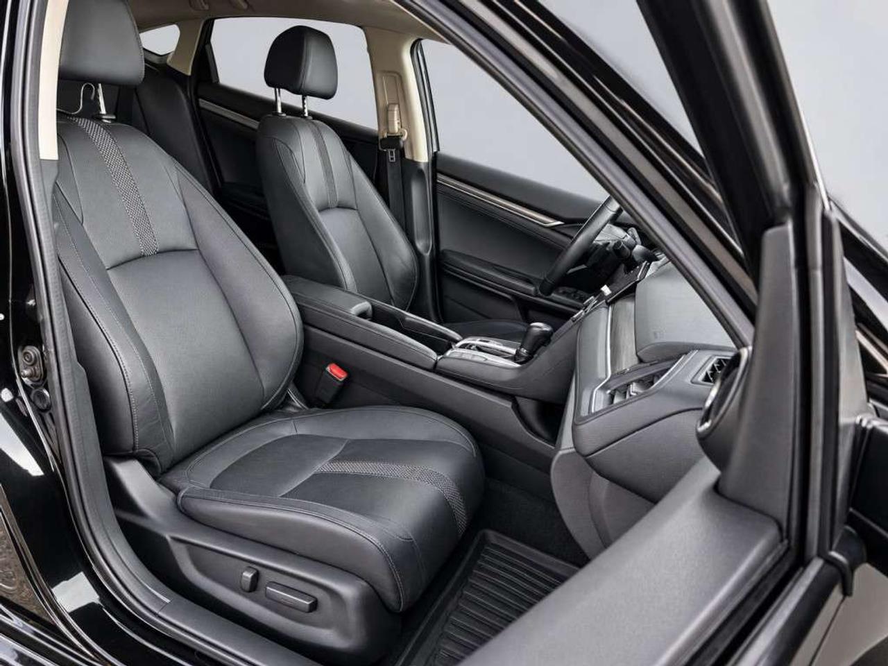 2019 Honda Civic TOURING   Leather   NAVI   Sunroof   Heated Seats   CarPlay   Honda Sensing   Backup Cam Photo