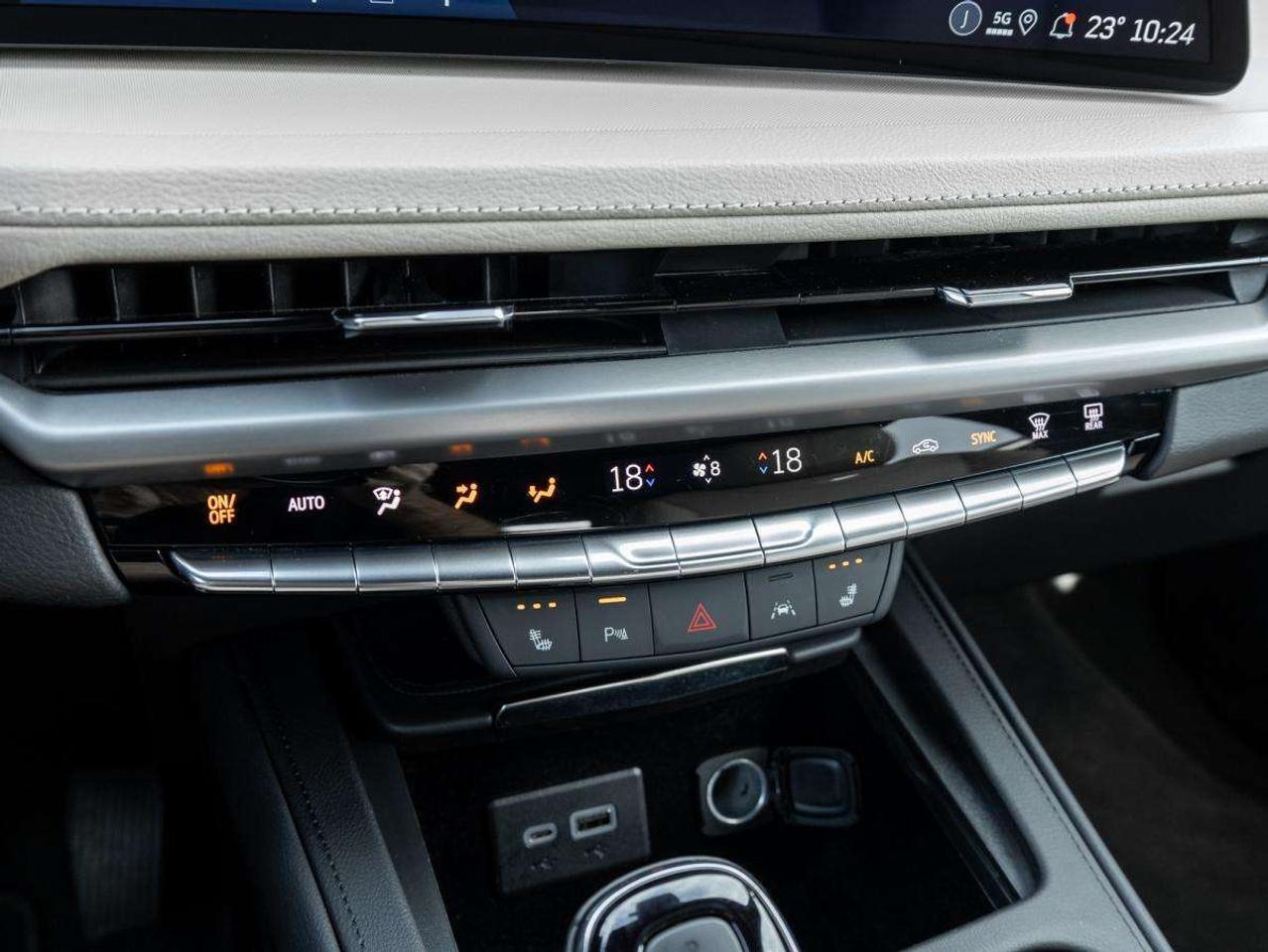 2024 Cadillac XT4 AWD 4dr Luxury Photo