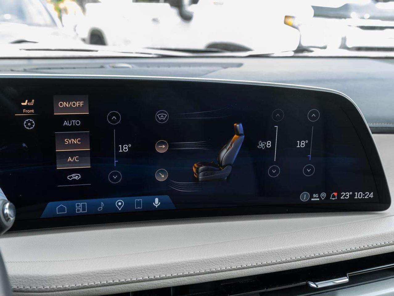 2024 Cadillac XT4 AWD 4dr Luxury Photo