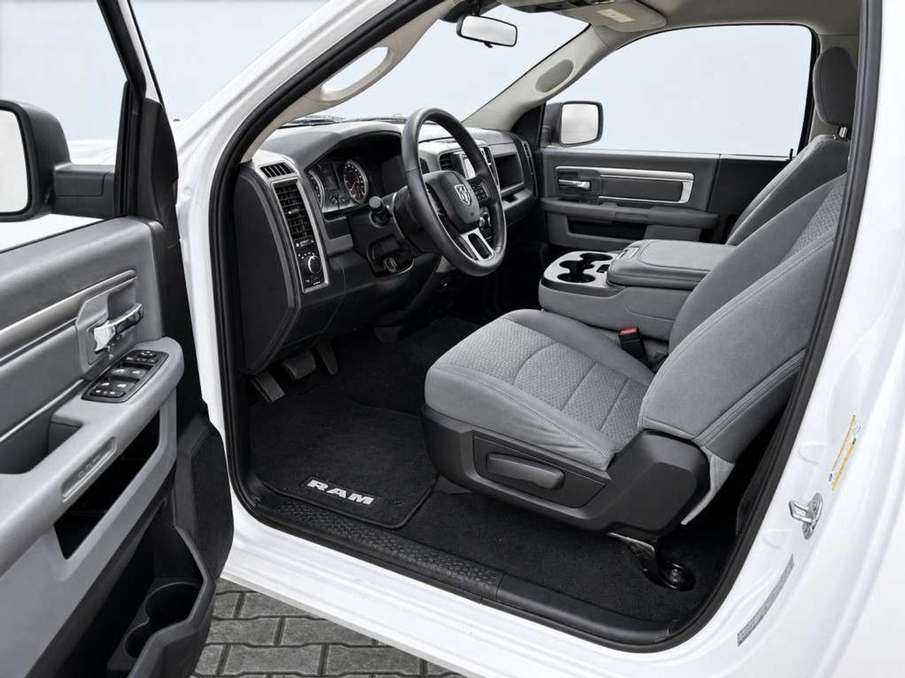 2020 RAM 1500 TRADESMAN 4X4 / 5.7L HEMI V8 / REG CAB / AUTOMATIC Photo