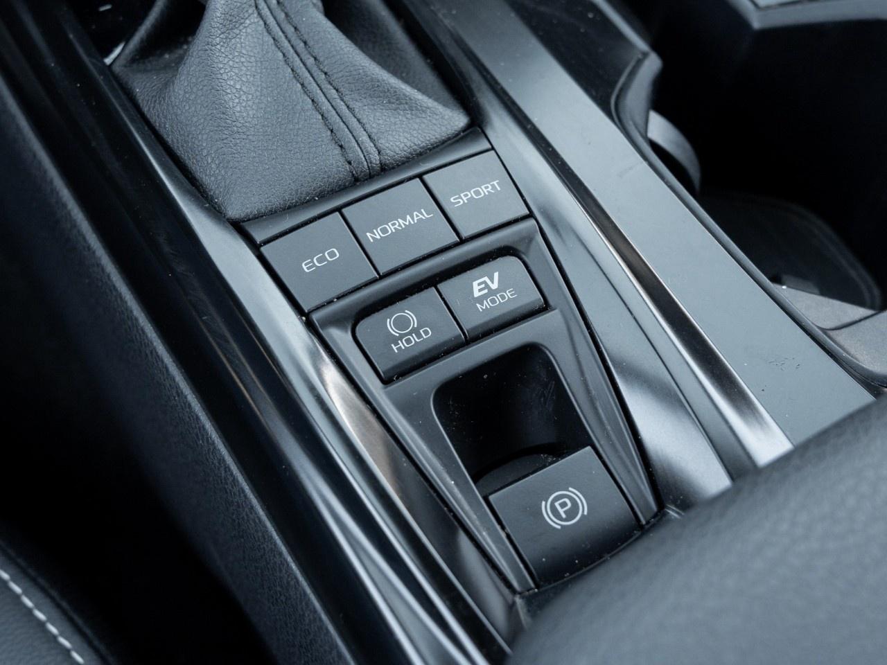 2025 Toyota Camry SE CVT Photo
