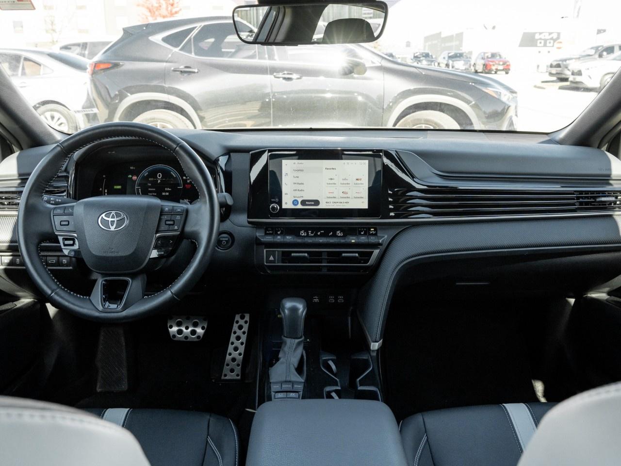 2025 Toyota Camry SE CVT Photo
