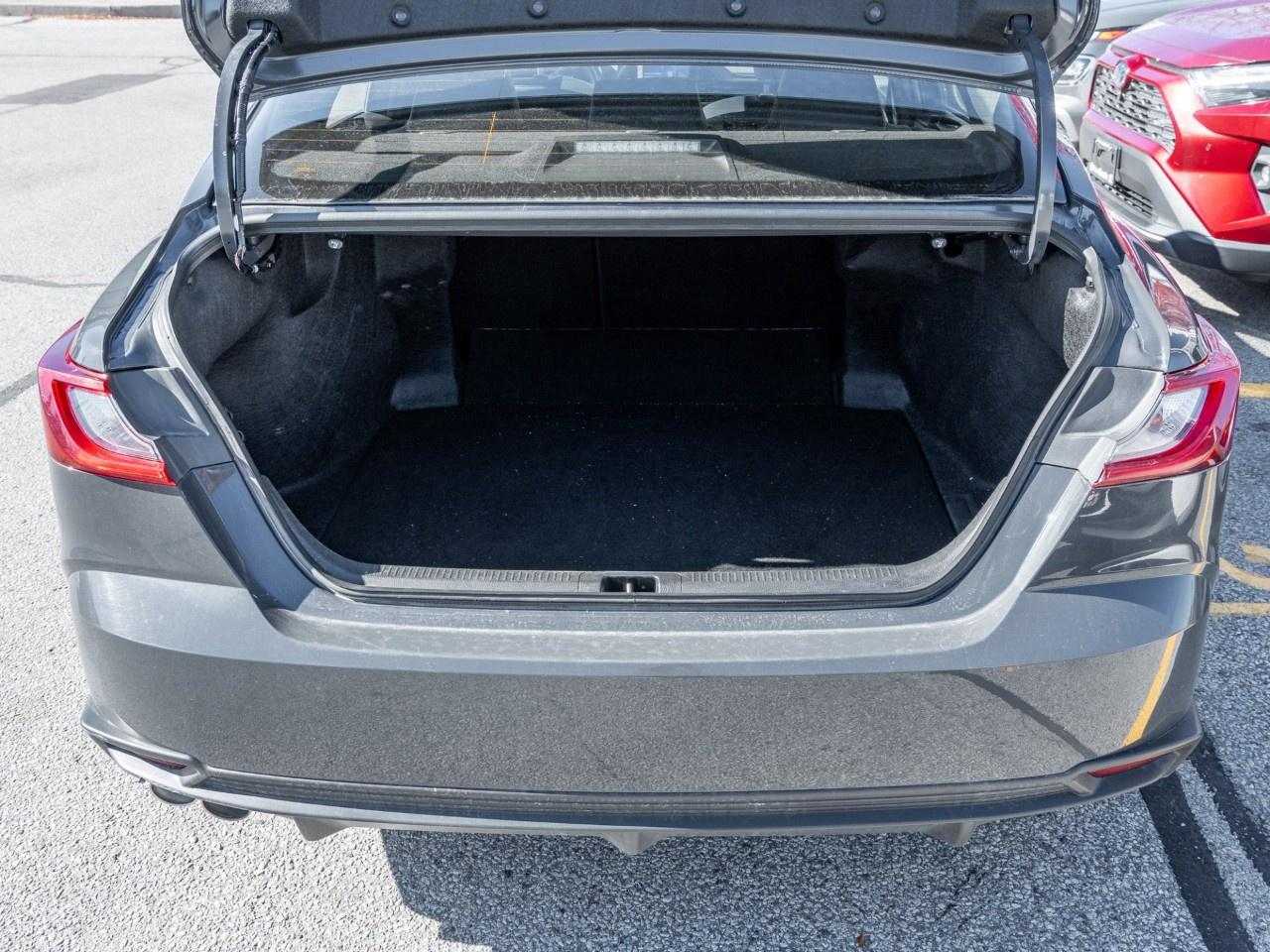 2025 Toyota Camry SE CVT Photo