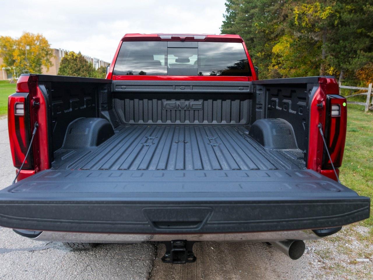 2026 GMC SIERRA 2500HD Crew Cab Standard Box 4-Wheel Drive SLT Photo