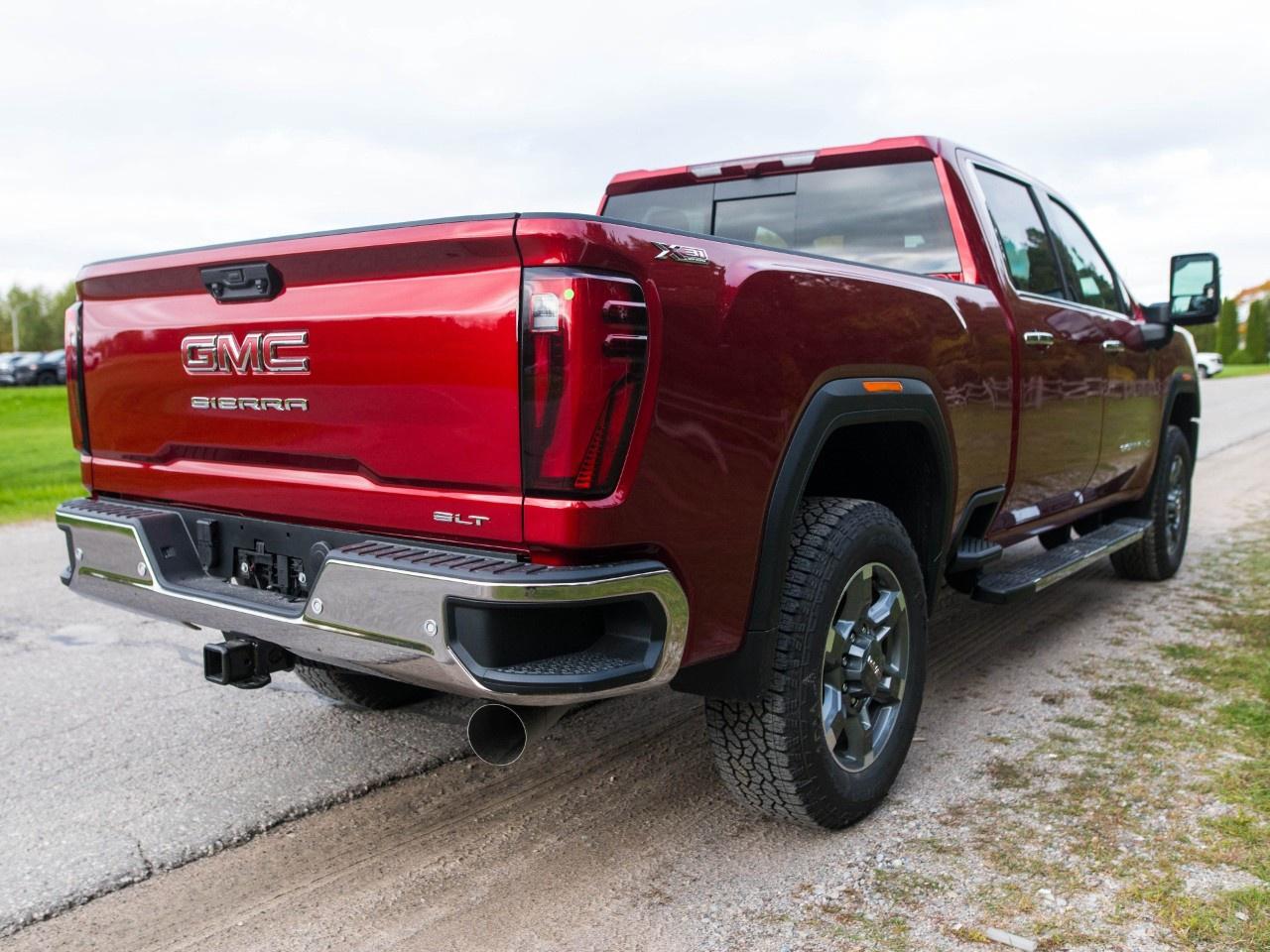 2026 GMC SIERRA 2500HD Crew Cab Standard Box 4-Wheel Drive SLT Photo