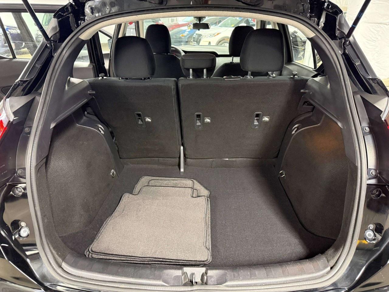 2021 Nissan Kicks SV FWD Photo