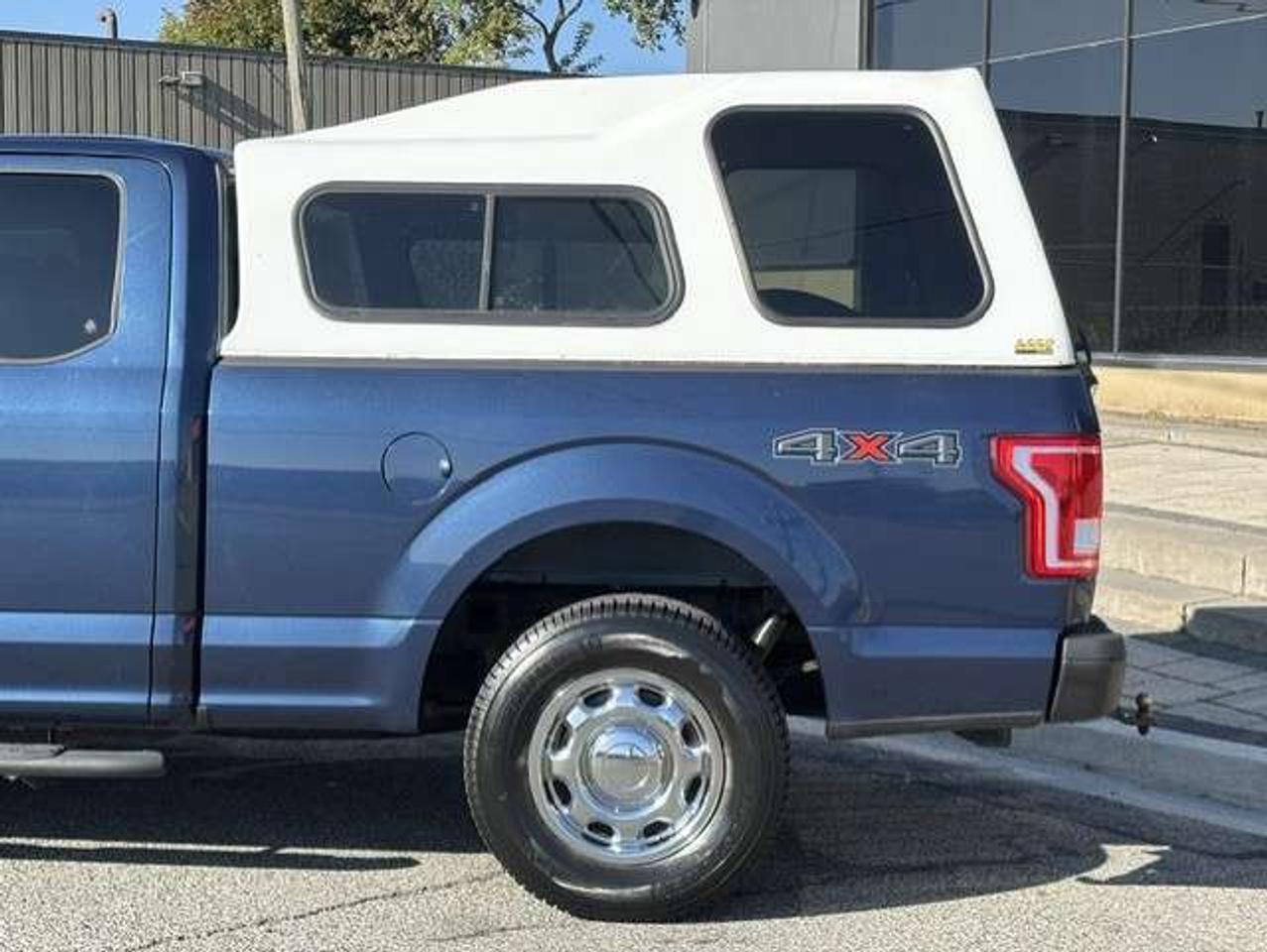 2017 Ford F-150 4X4 V6 ONLY 112KM-1 OWNER-2 SETS OF WHEELS Photo