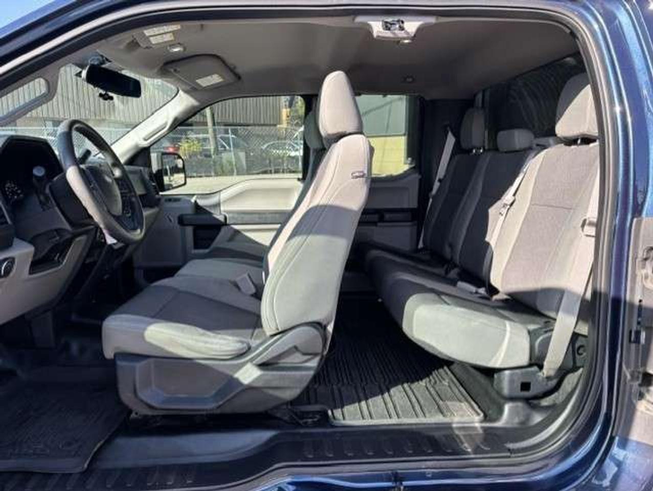 2017 Ford F-150 4X4 V6 ONLY 112KM-1 OWNER-2 SETS OF WHEELS Photo