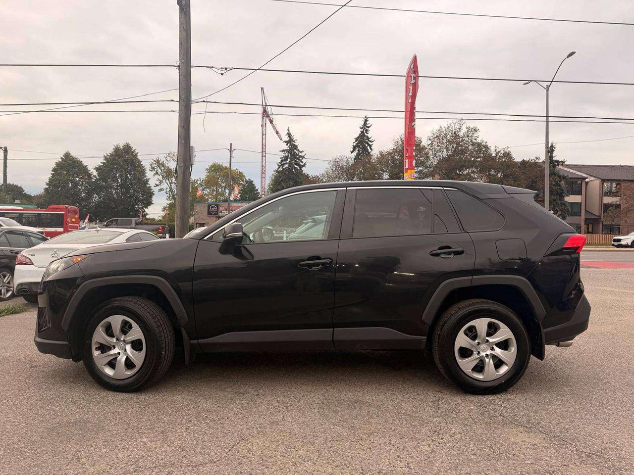 2022 Toyota RAV4 LE AWD Photo