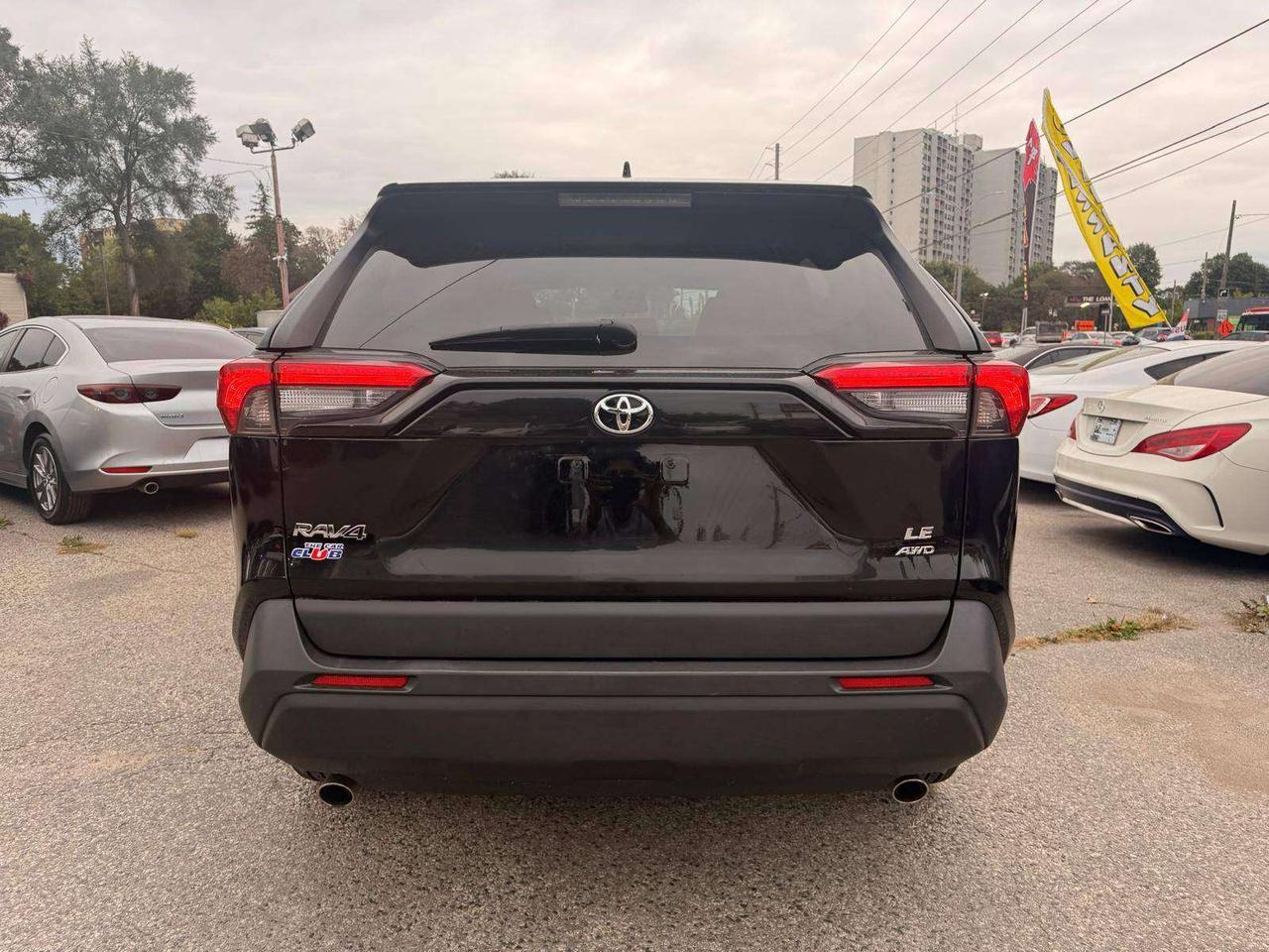 2022 Toyota RAV4 LE AWD Photo