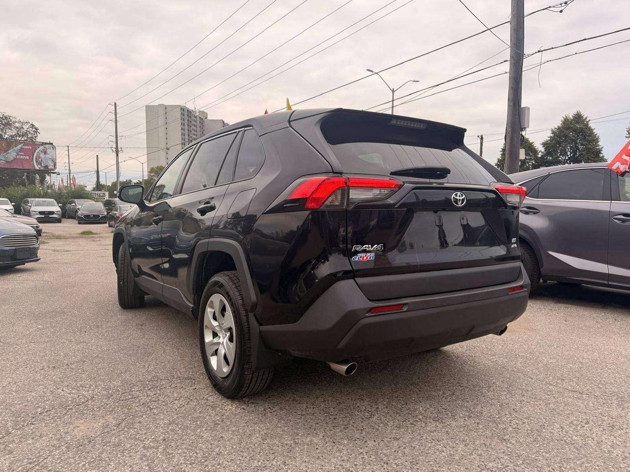 2022 Toyota RAV4 LE AWD Photo