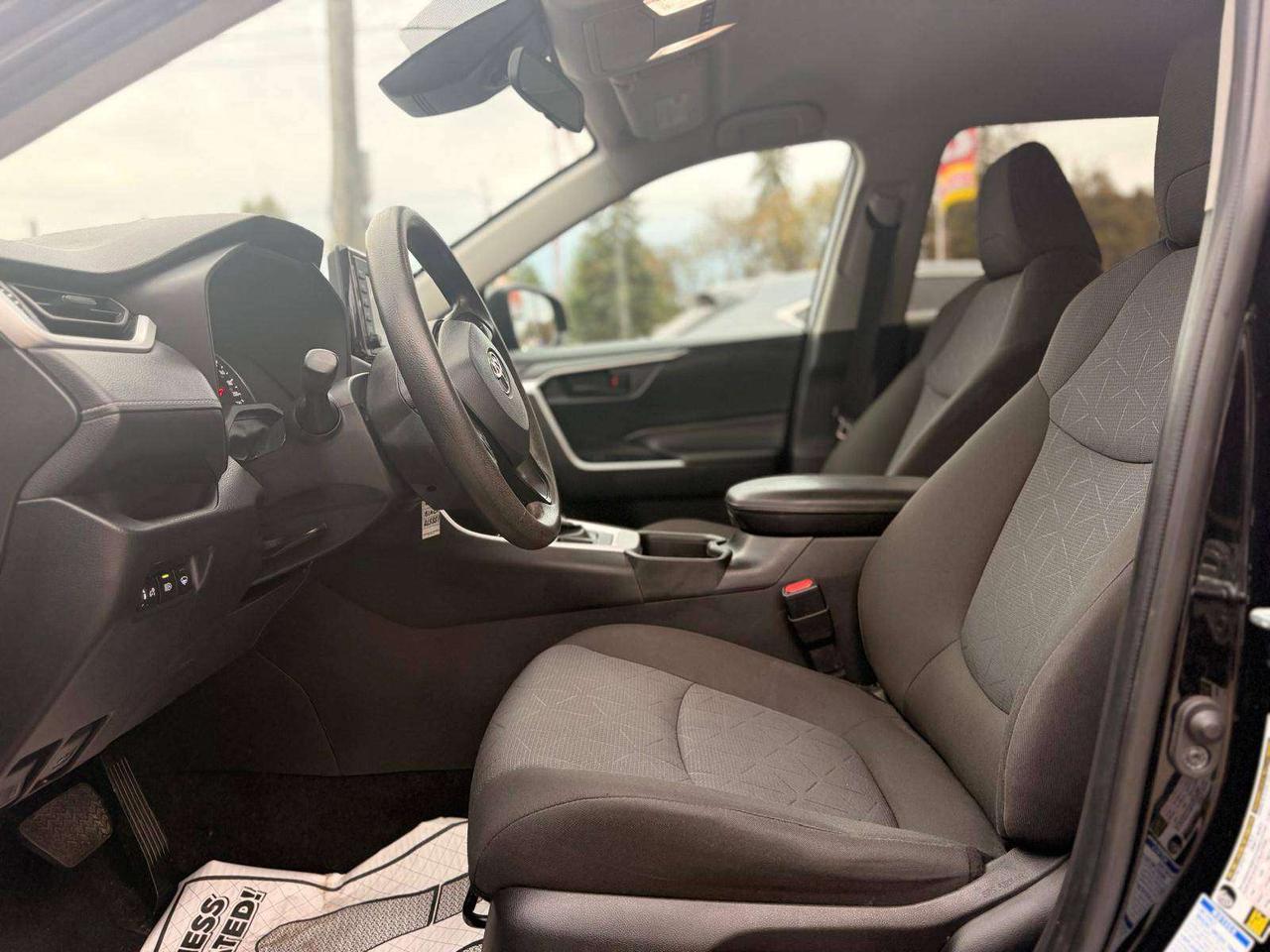 2022 Toyota RAV4 LE AWD Photo