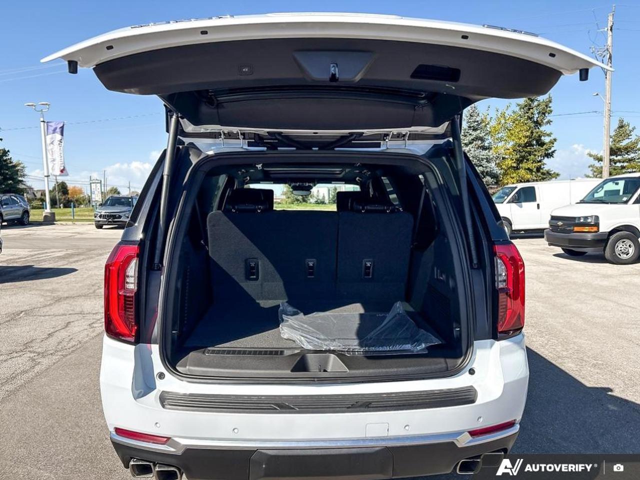 2027 GMC Yukon XL Denali 4dr 4x4 Photo