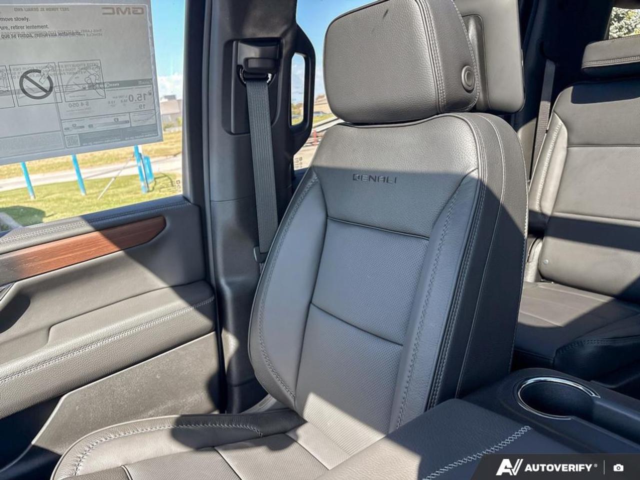 2027 GMC Yukon XL Denali 4dr 4x4 Photo