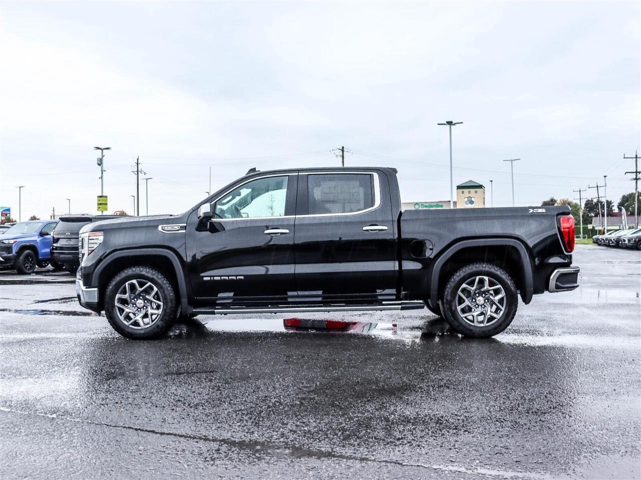 2026 GMC Sierra 1500 Crew Cab Short Box 4-Wheel Drive SLT Photo