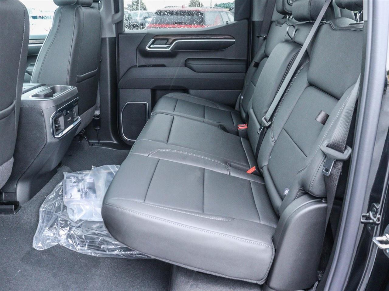 2026 GMC Sierra 1500 Crew Cab Short Box 4-Wheel Drive SLT Photo