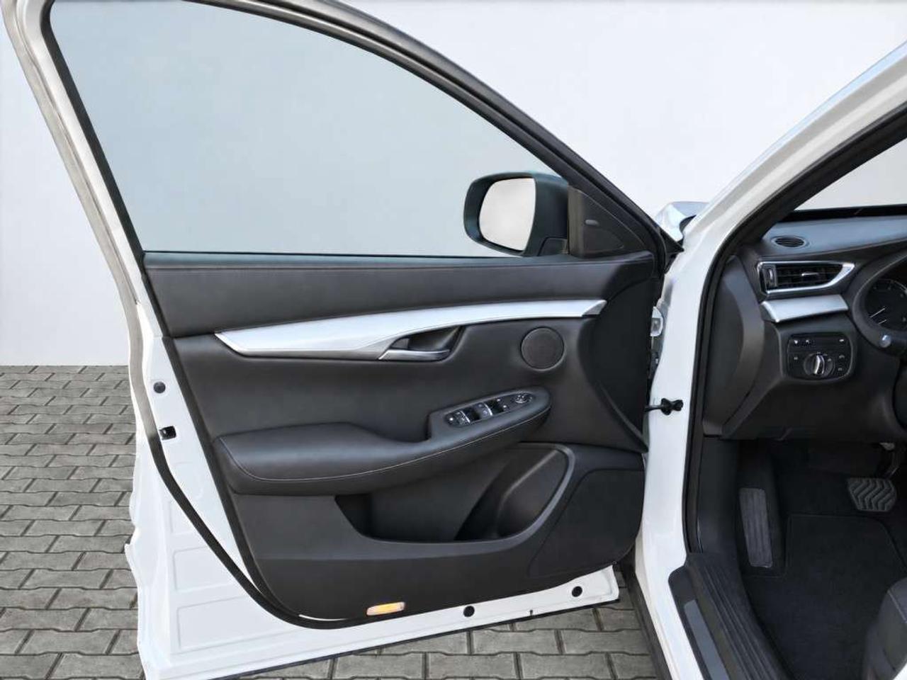 2021 Infiniti QX50 LUXE AWD / PANO / LEATHER / HEATED SEATS / HEATED WHEEL / CARPLAY / BACKUP CAM Photo