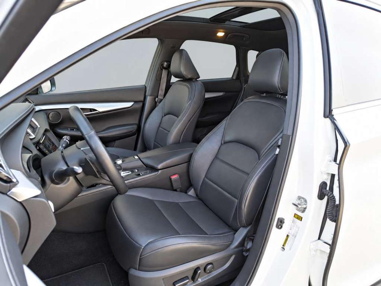 2021 Infiniti QX50 LUXE AWD / PANO / LEATHER / HEATED SEATS / HEATED WHEEL / CARPLAY / BACKUP CAM Photo
