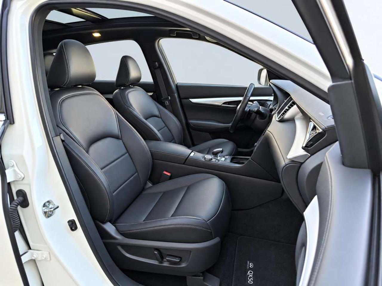 2021 Infiniti QX50 LUXE AWD / PANO / LEATHER / HEATED SEATS / HEATED WHEEL / CARPLAY / BACKUP CAM Photo