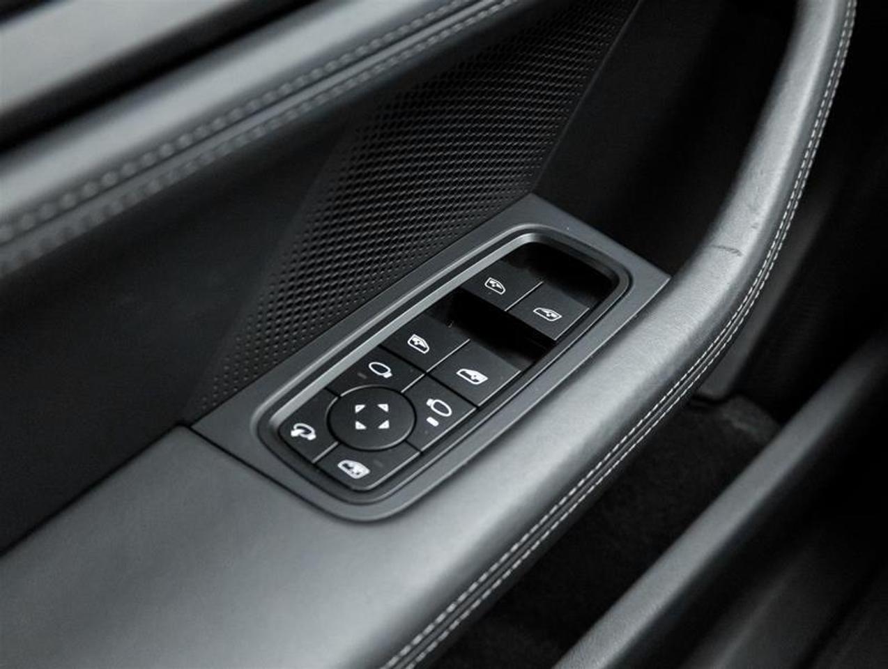 2023 Porsche Taycan  Photo