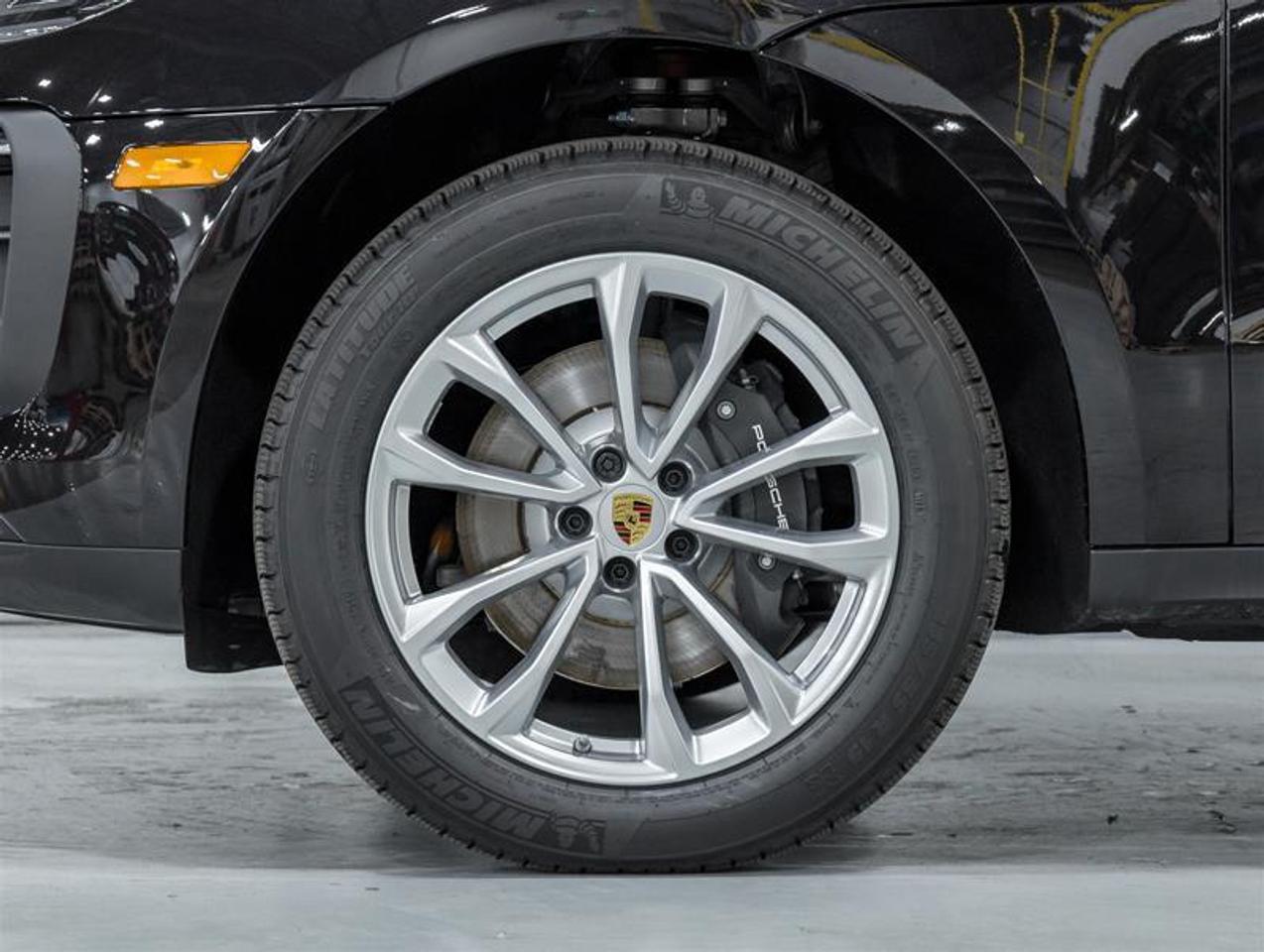 2026 Porsche Macan  Photo1