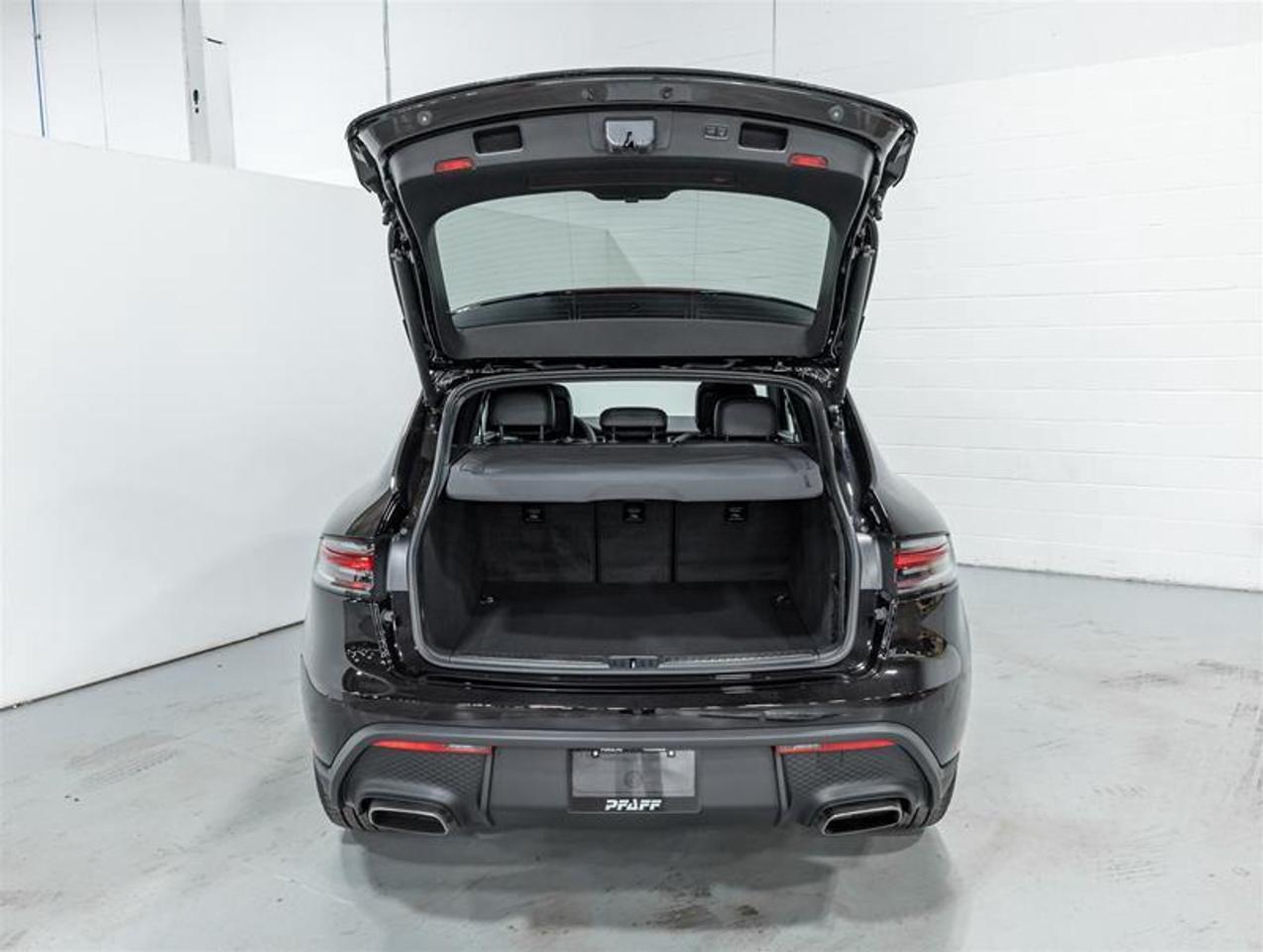 2026 Porsche Macan  Photo