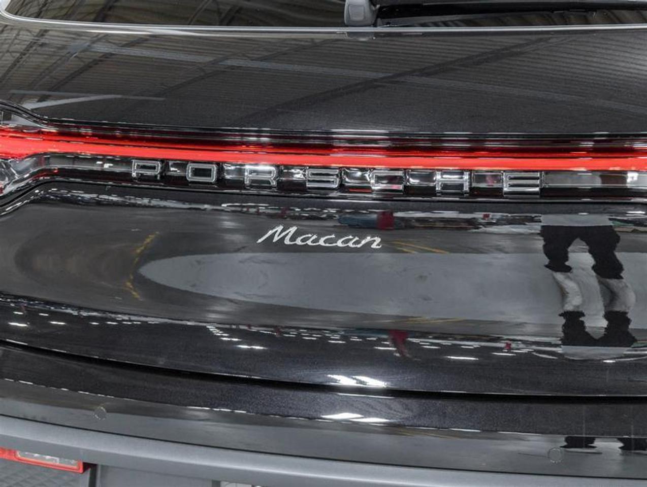 2026 Porsche Macan  Photo