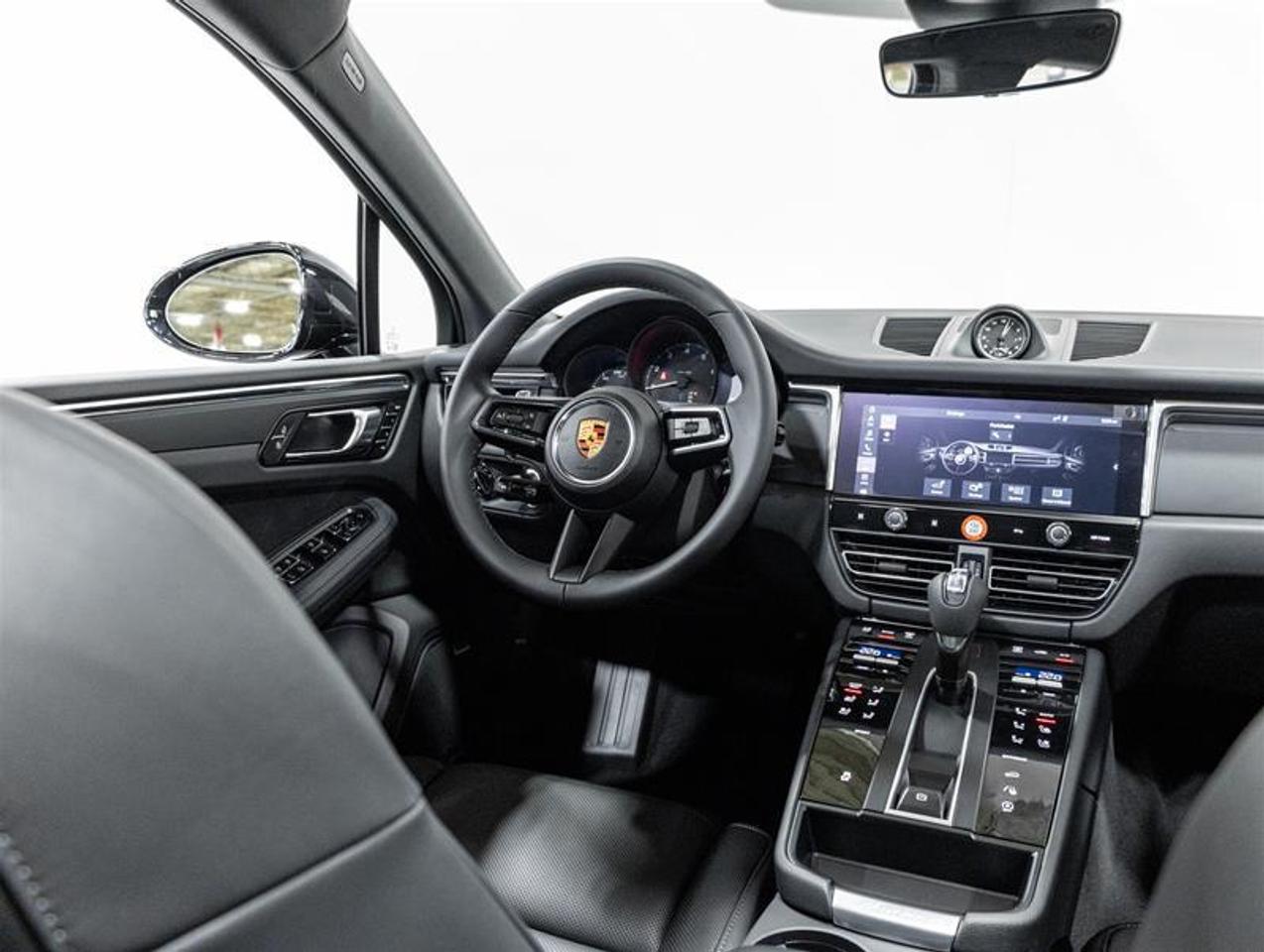 2026 Porsche Macan  Photo