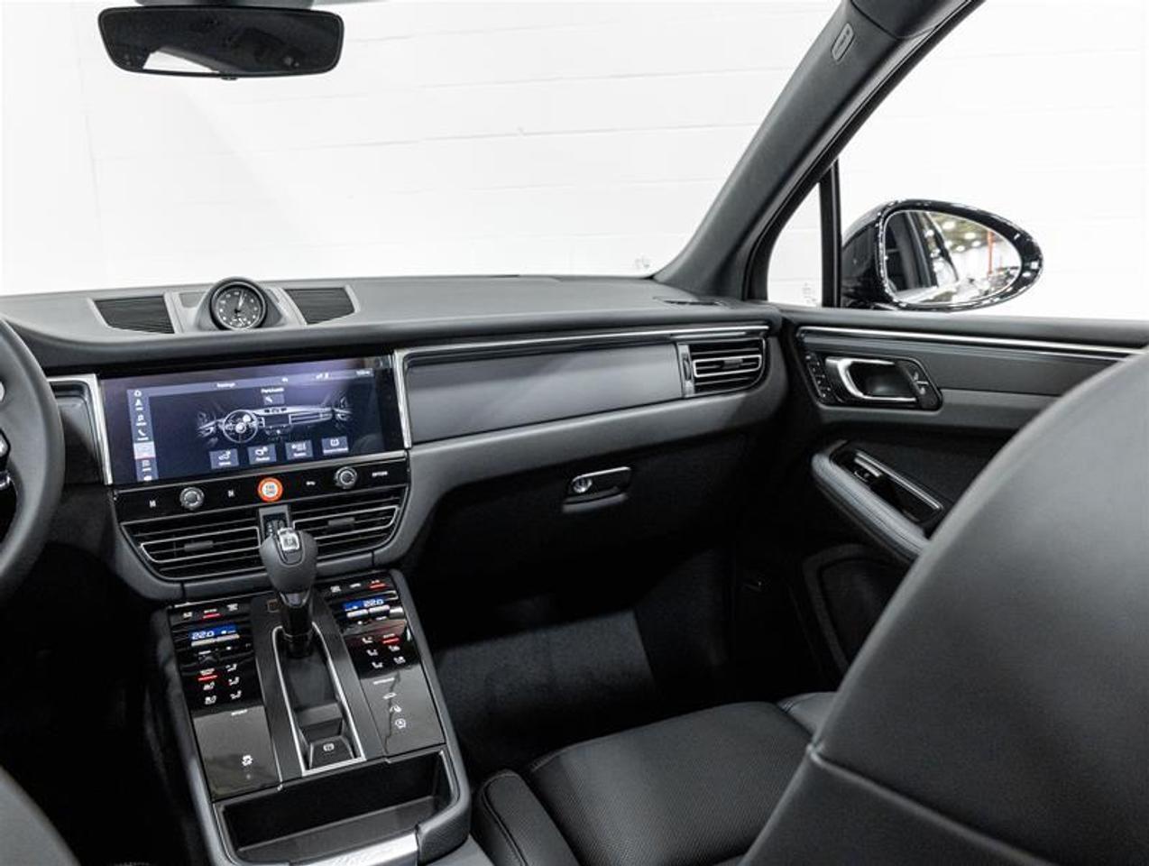 2026 Porsche Macan  Photo