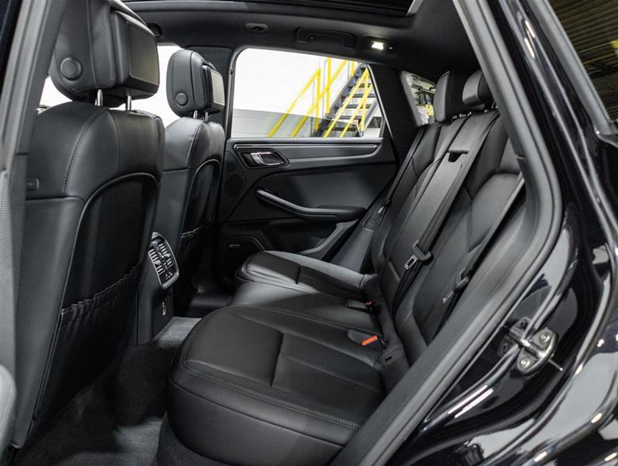 2026 Porsche Macan  Photo