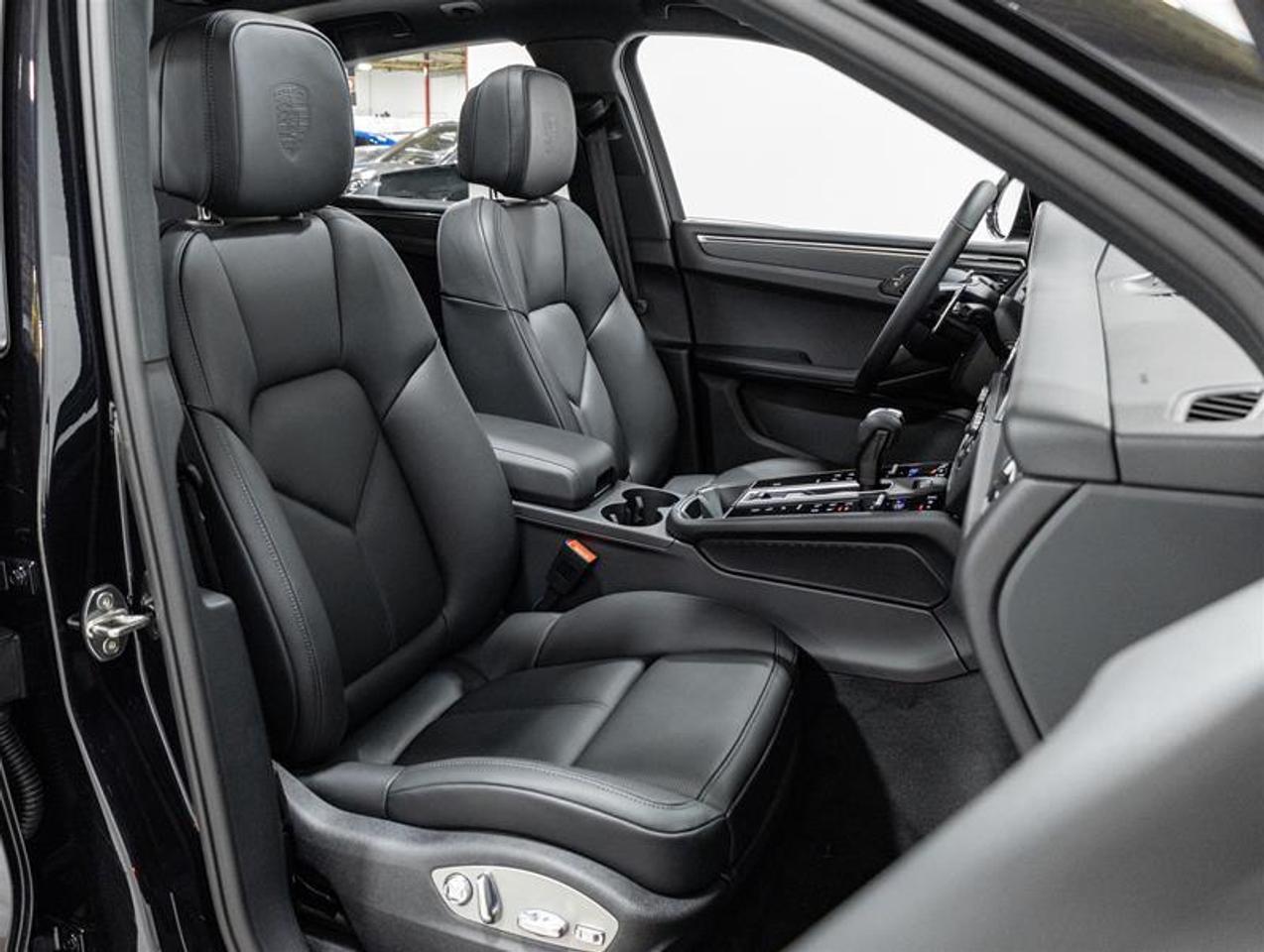 2026 Porsche Macan  Photo