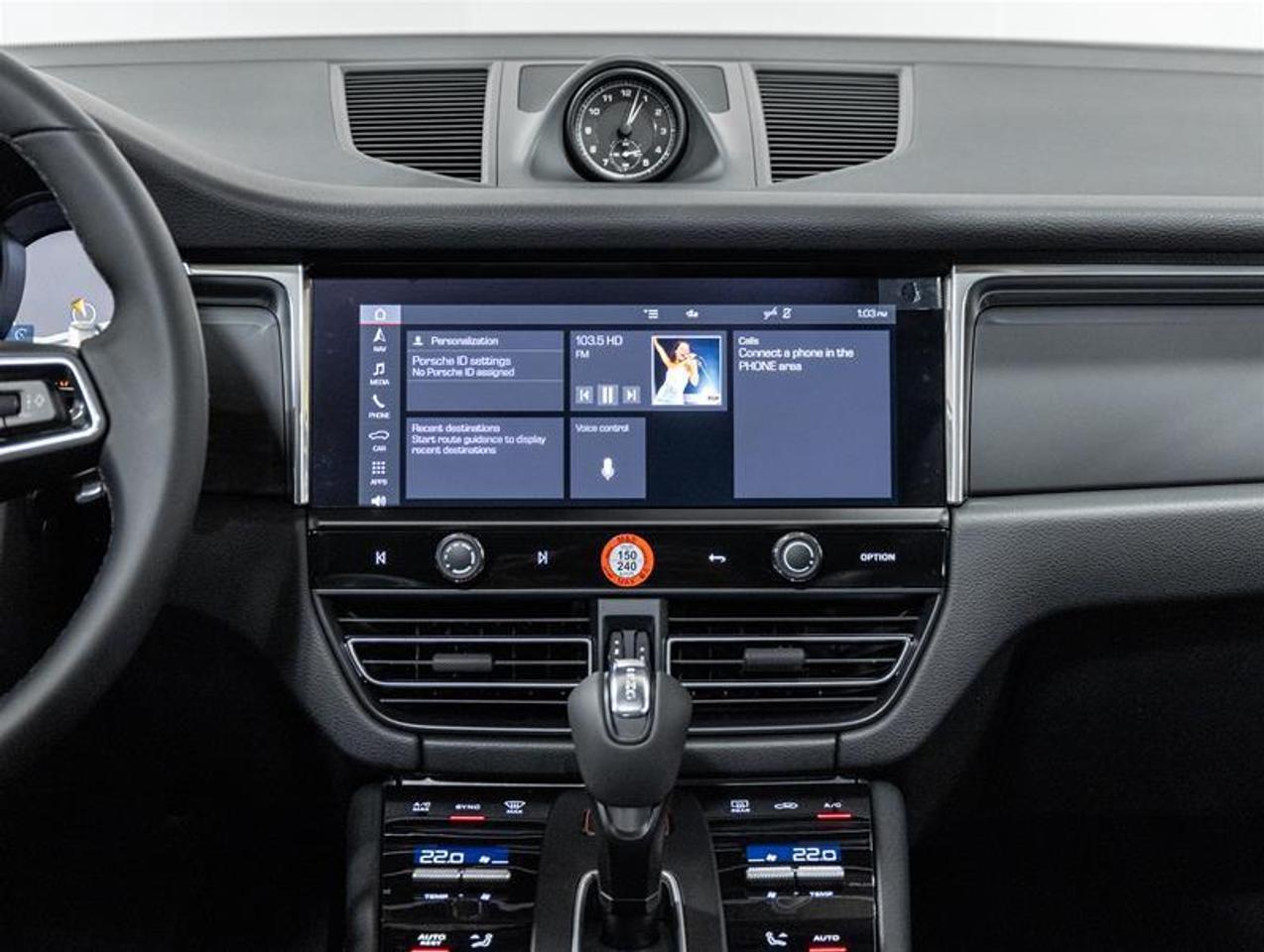 2026 Porsche Macan  Photo