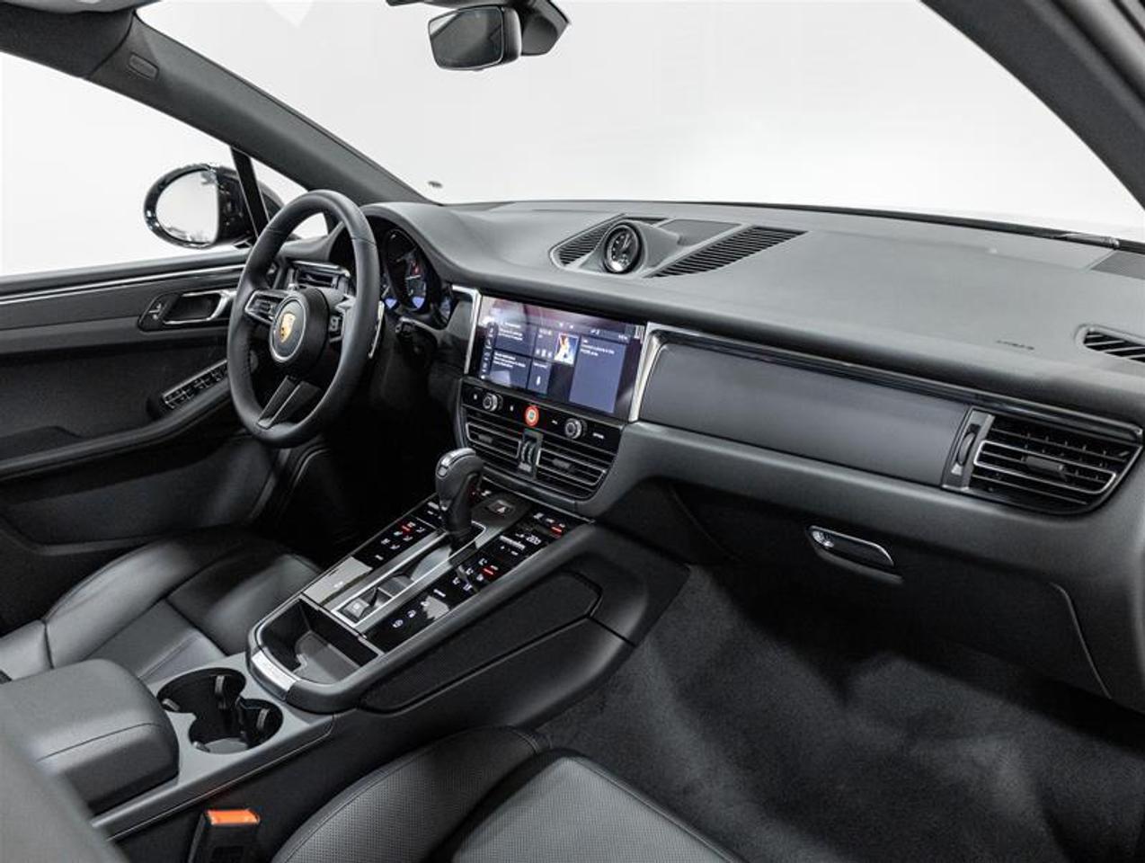 2026 Porsche Macan  Photo