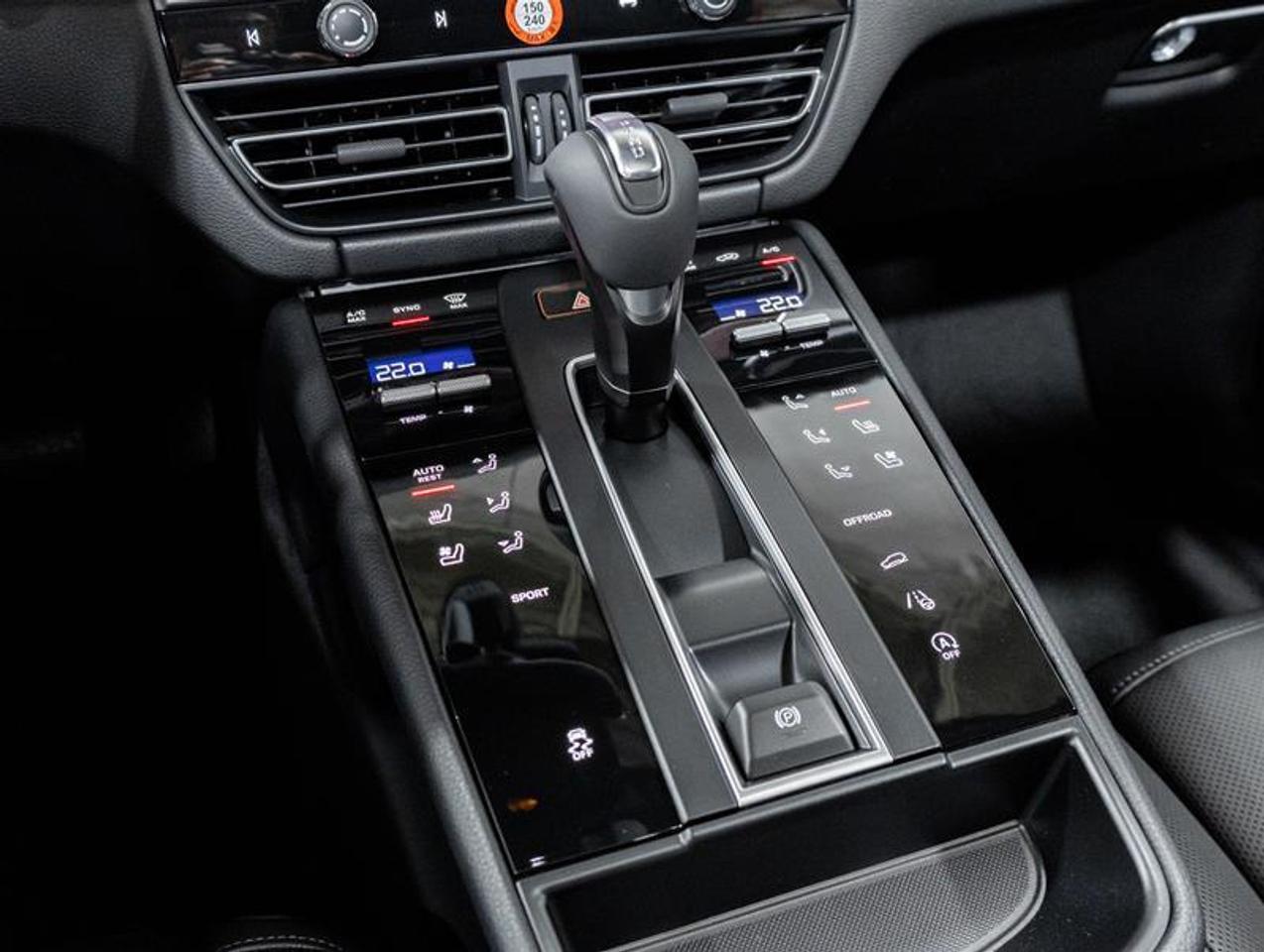 2026 Porsche Macan  Photo