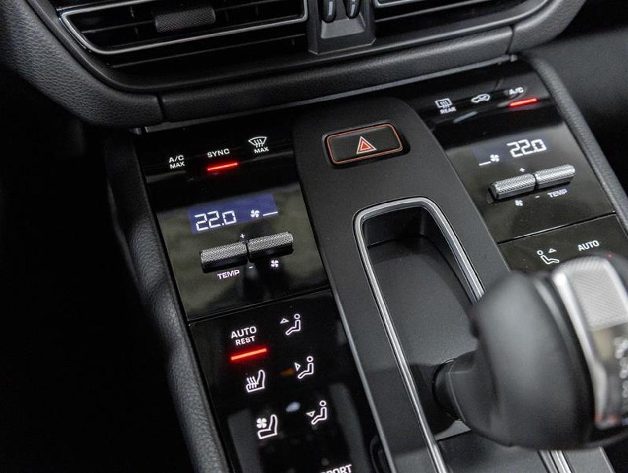 2026 Porsche Macan  Photo
