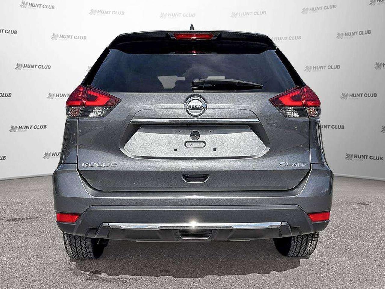 2017 Nissan Rogue SL (AS-IS) Photo
