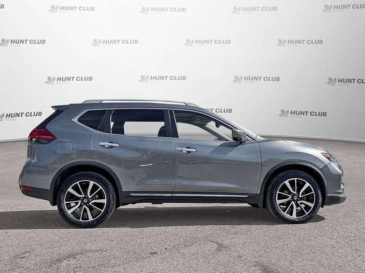 2017 Nissan Rogue SL (AS-IS) Photo