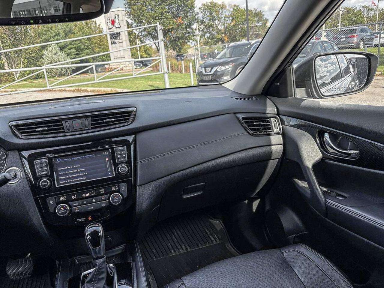 2017 Nissan Rogue SL (AS-IS) Photo