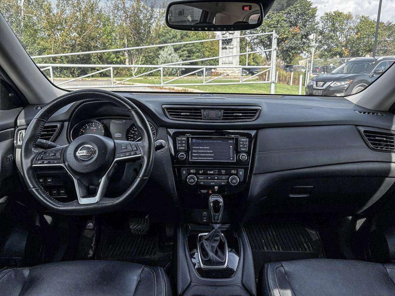 2017 Nissan Rogue SL (AS-IS) Photo
