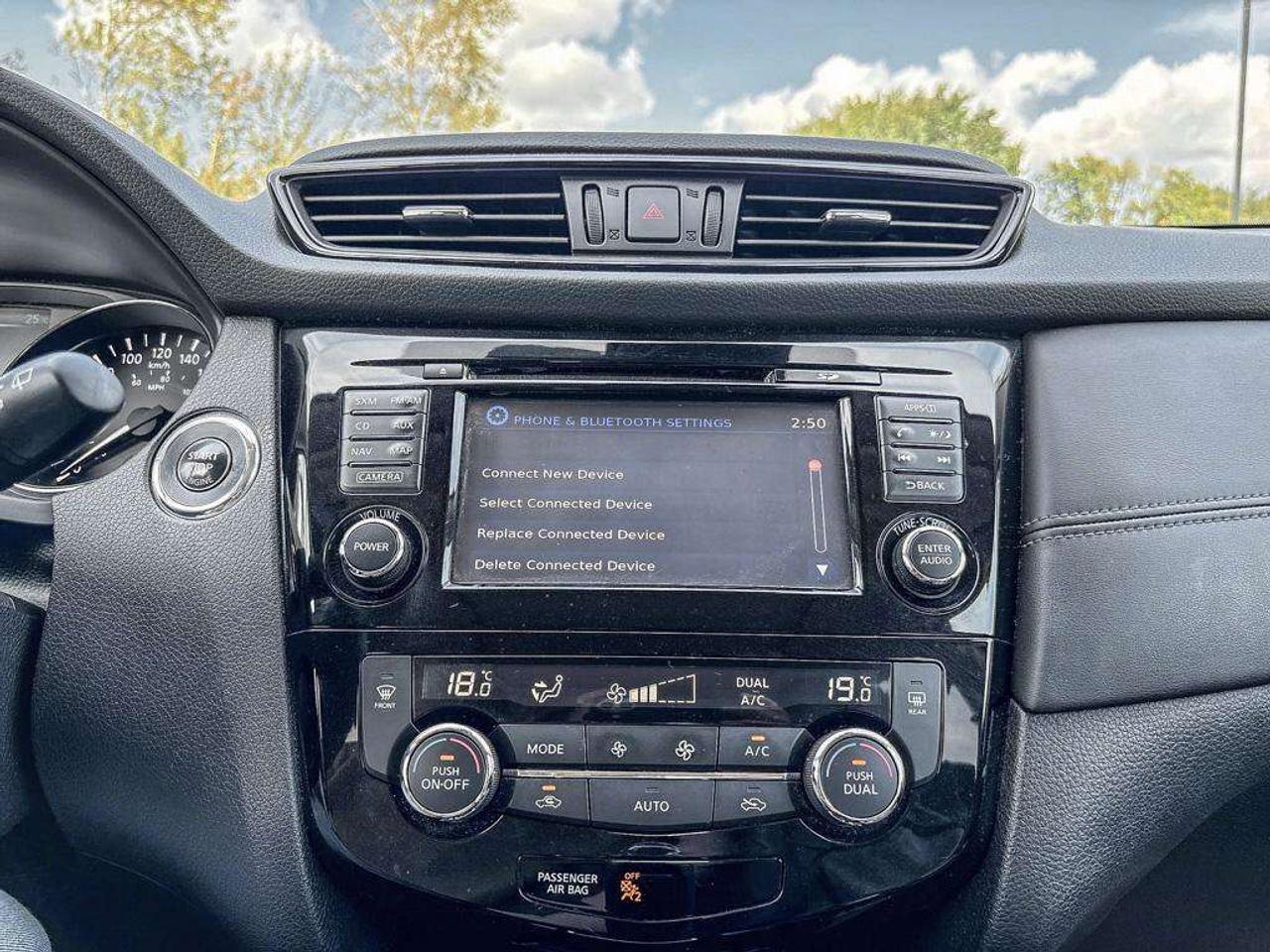 2017 Nissan Rogue SL (AS-IS) Photo