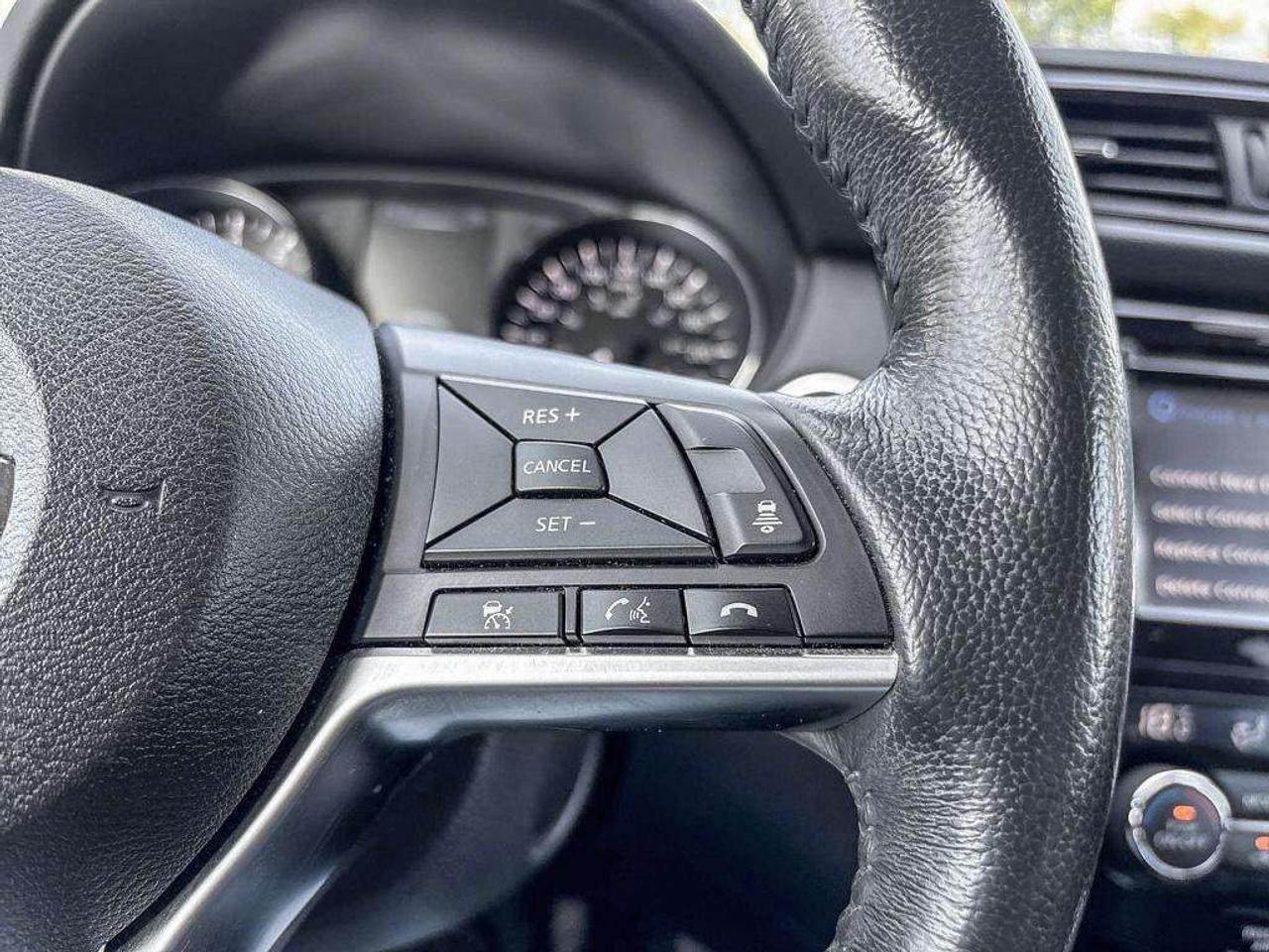 2017 Nissan Rogue SL (AS-IS) Photo
