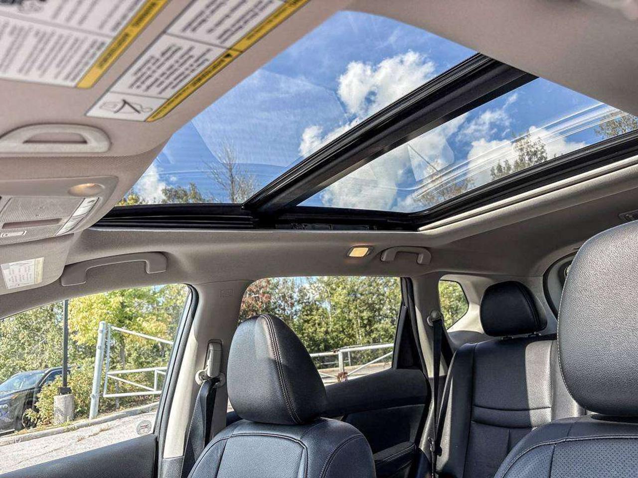 2017 Nissan Rogue SL (AS-IS) Photo