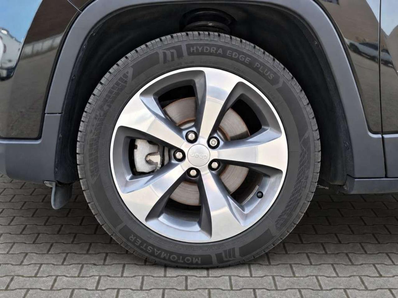 2019 Jeep Cherokee LIMITED / Leather / NAVI / Panoramic Roof / Heated Seats / Backup Cam / Remote Start Photo