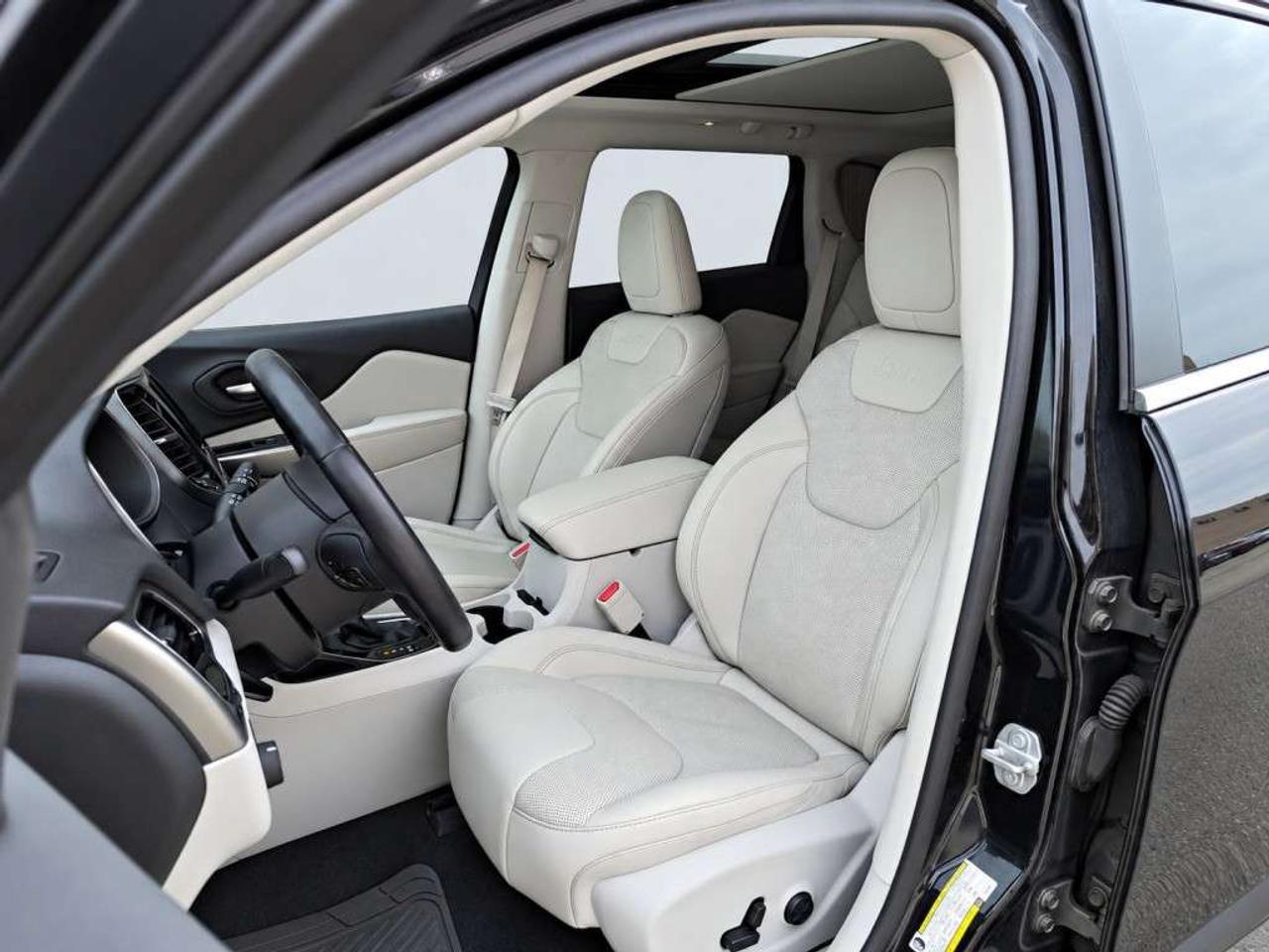 2019 Jeep Cherokee LIMITED / Leather / NAVI / Panoramic Roof / Heated Seats / Backup Cam / Remote Start Photo