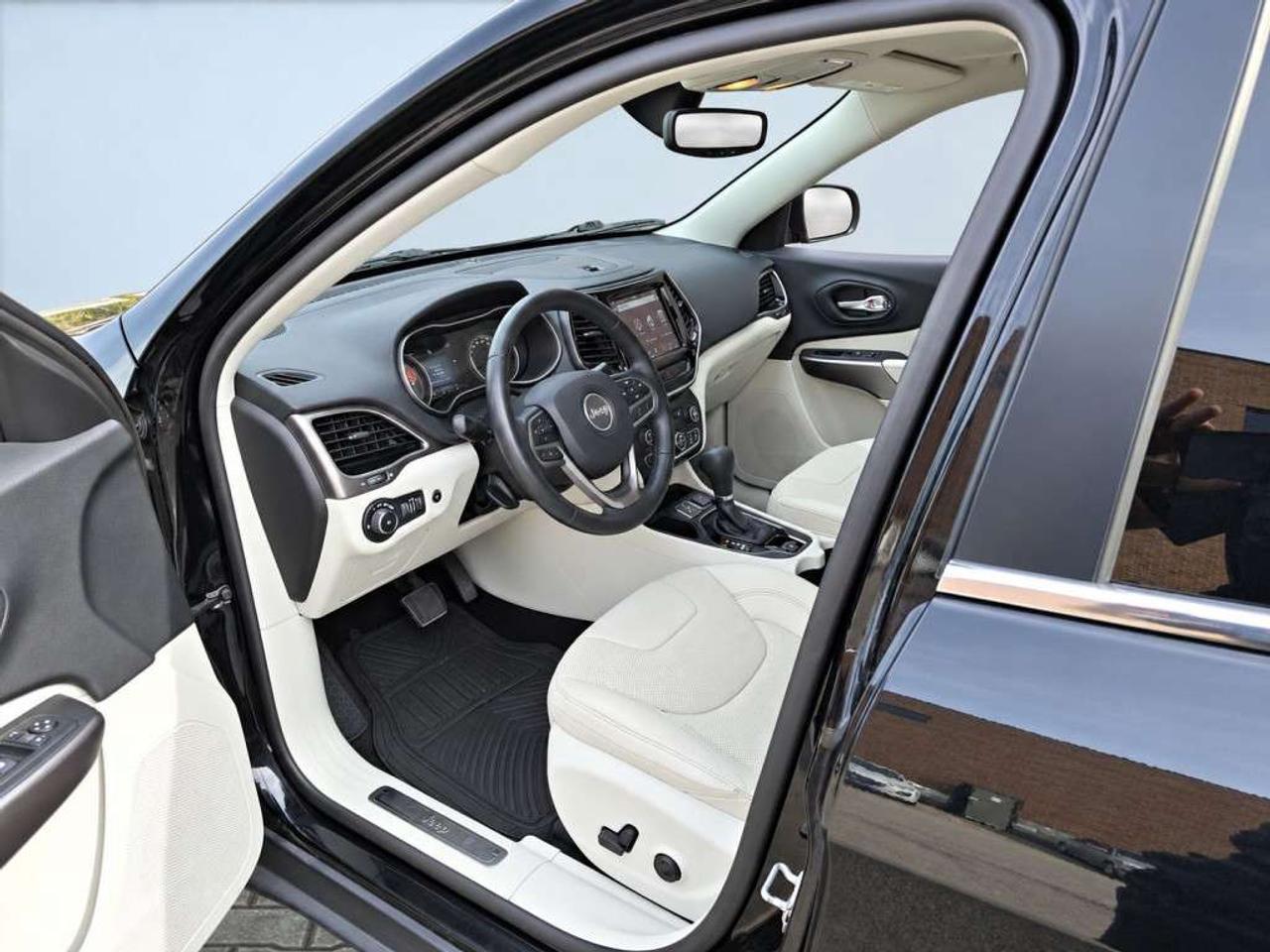 2019 Jeep Cherokee LIMITED / Leather / NAVI / Panoramic Roof / Heated Seats / Backup Cam / Remote Start Photo