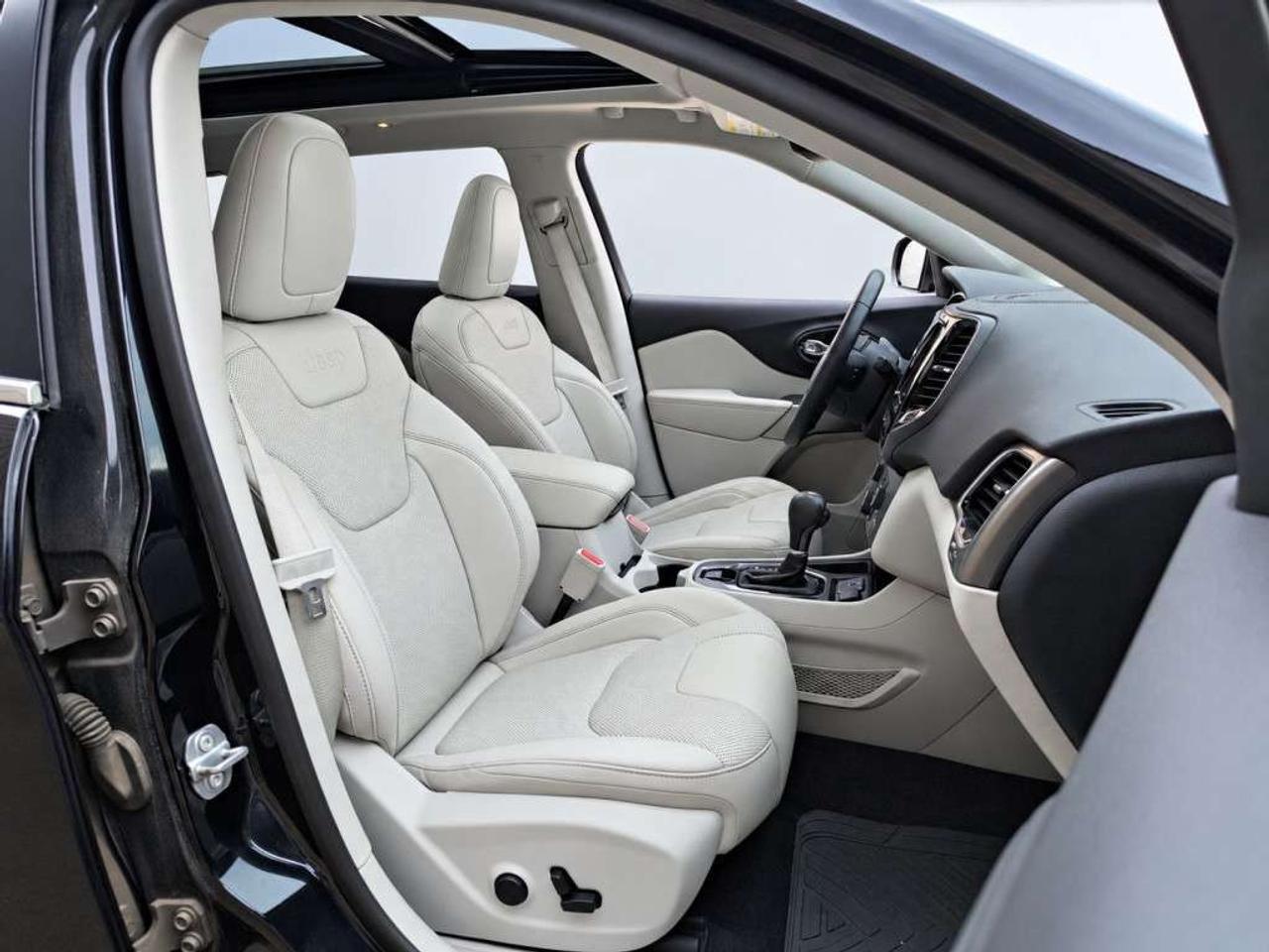 2019 Jeep Cherokee LIMITED / Leather / NAVI / Panoramic Roof / Heated Seats / Backup Cam / Remote Start Photo