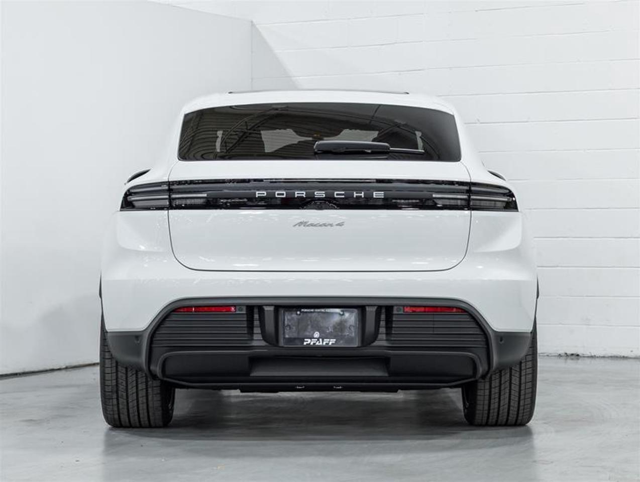 2026 Porsche Macan  Photo4